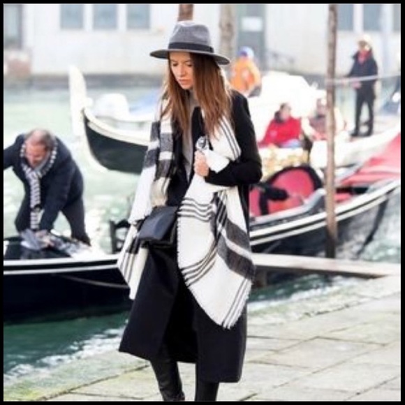 Zara Oversized Chic Blanket Scarf - Picture 4 of 8